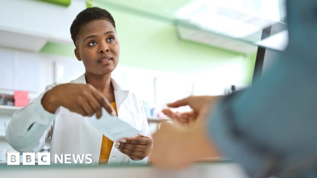 Pharmacies in England to prescribe more medication from autumn