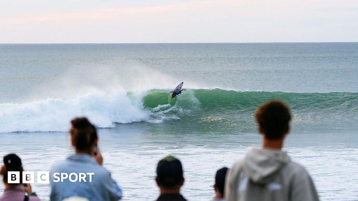 World Surf League photographer bitten by sea creature