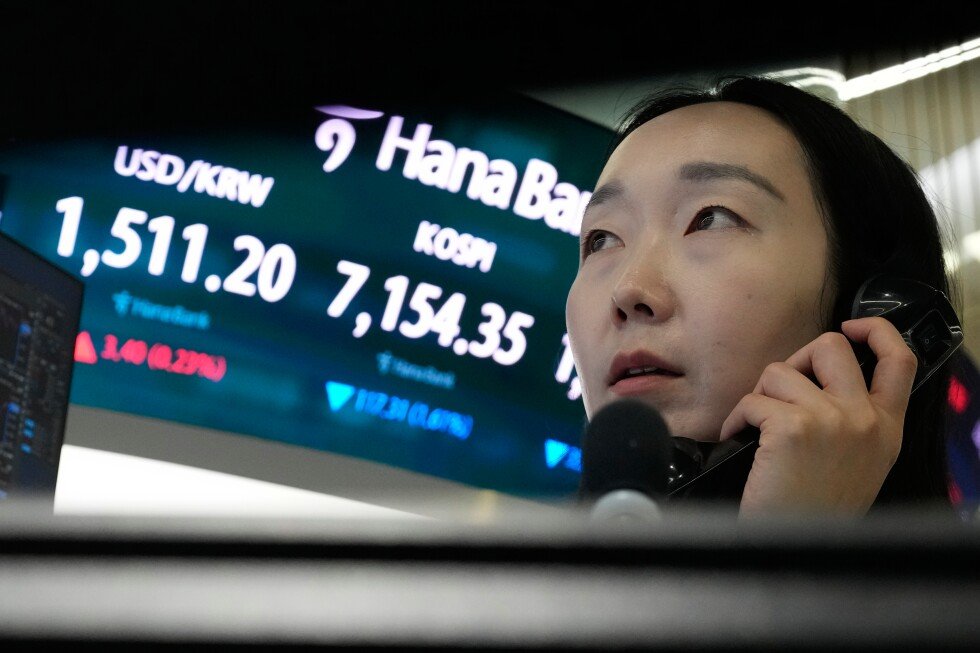 Asian shares surge after oil prices slip and Wall Street resumes its AI rally