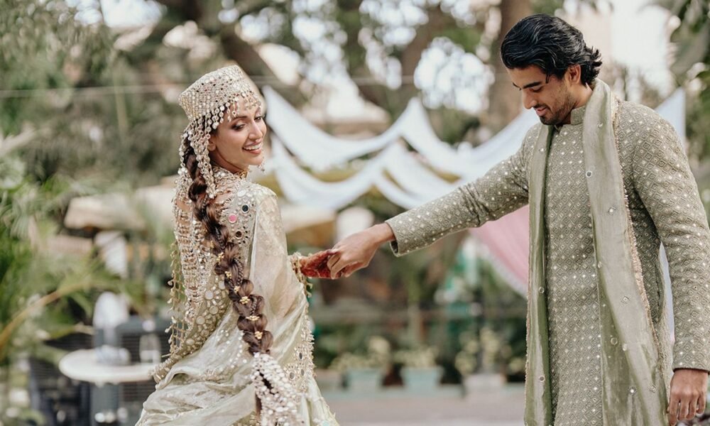 At this wedding in Mumbai, the bride wore an heirloom necklace from the 1800s for her nikkah