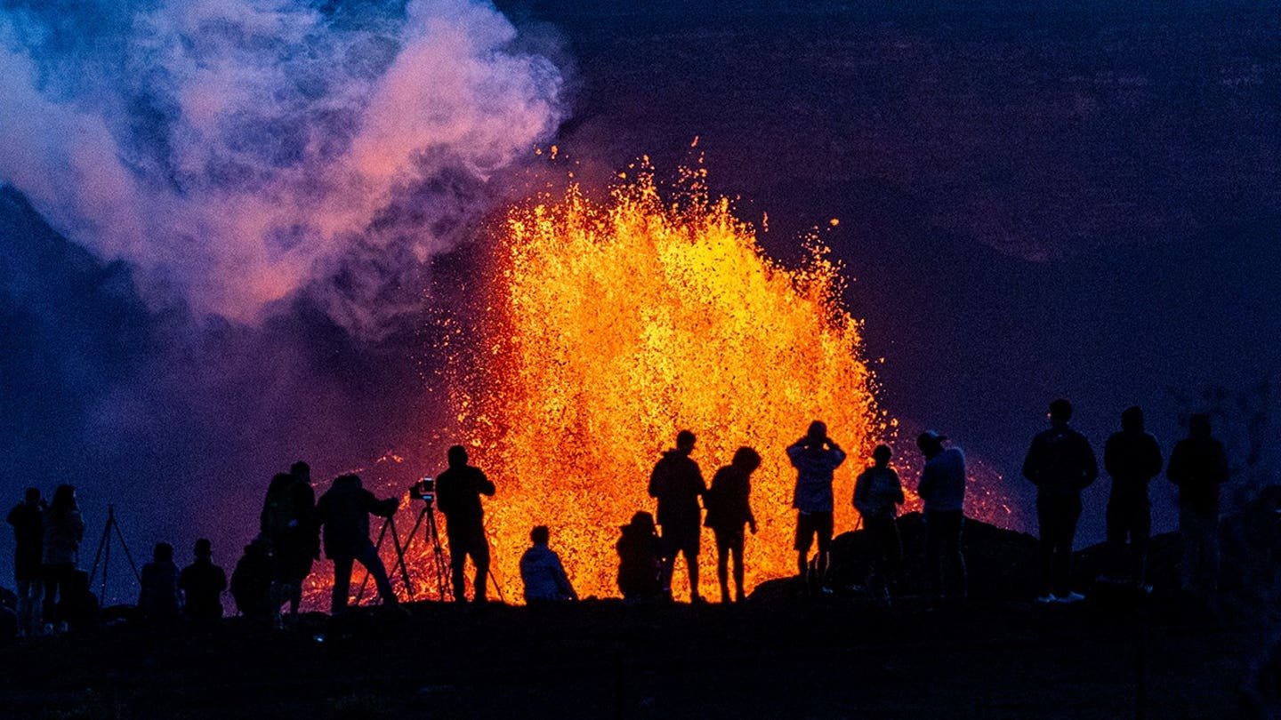 Magnitude 6.0 earthquake rocks Hawaii's Big Island; Kilauea volcano likely to erupt again in days