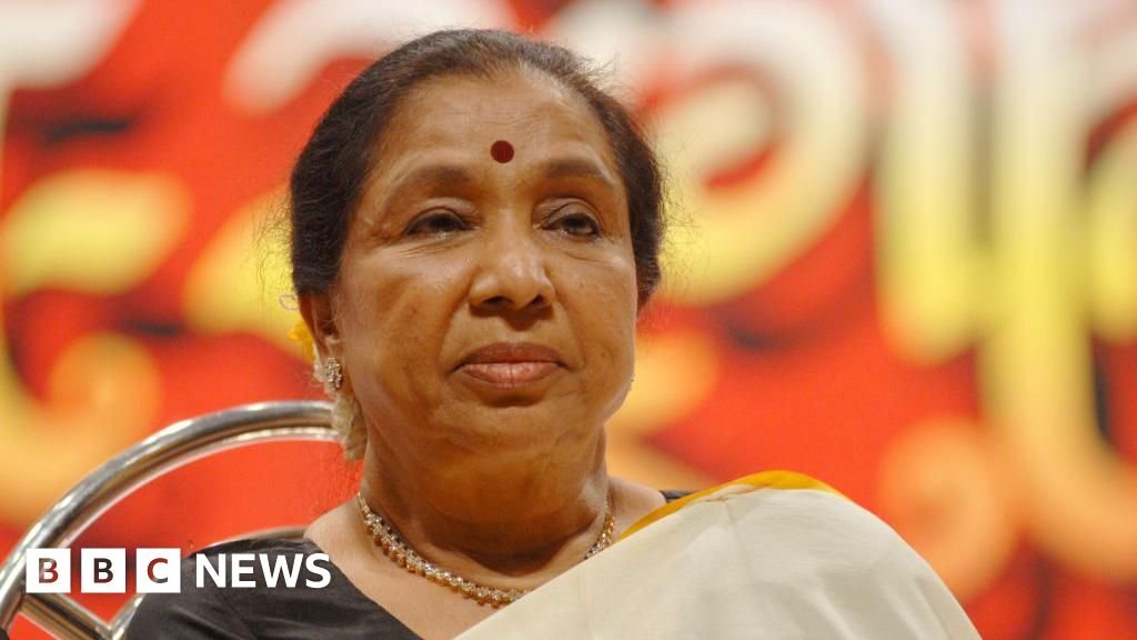 Asha Bhosle: Celebrities and fans pay tributes to legendary singer
