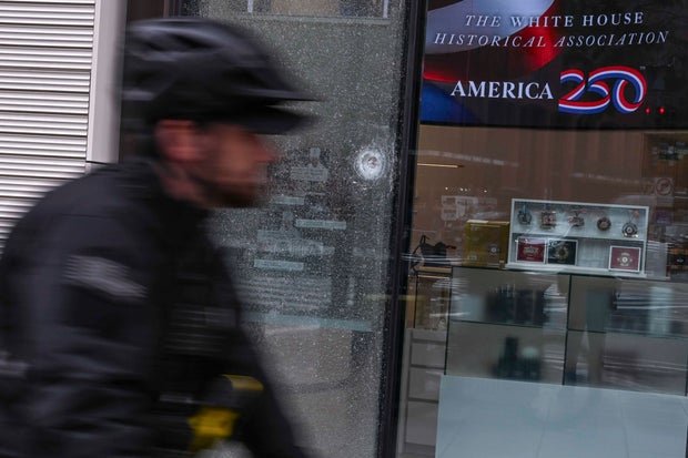Alleged gunman outside White House had previous run-ins with Secret Service, court documents show
