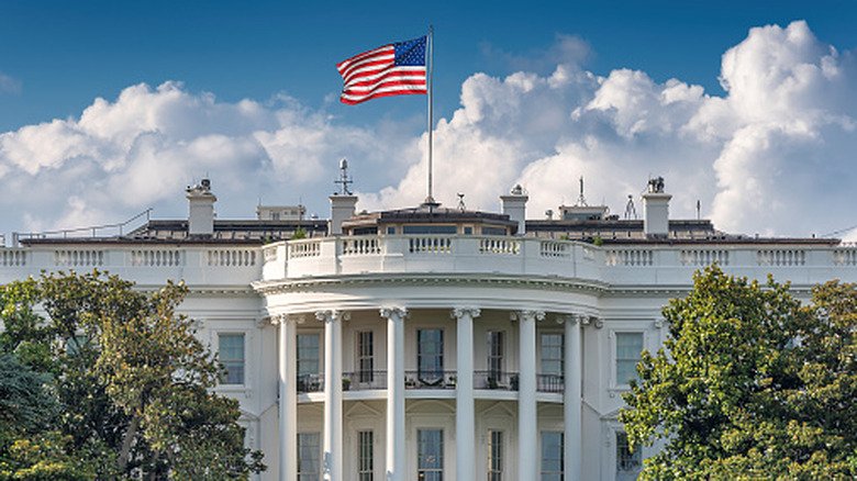 The White House is reportedly forcing its official app onto all government employee phones – Engadget