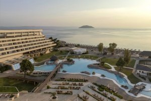 PORTO CARRAS GRAND RESORT REINTRODUCES AN ICONIC MEDITERRANEAN RESORT ESTATE FOR SUMMER 2026