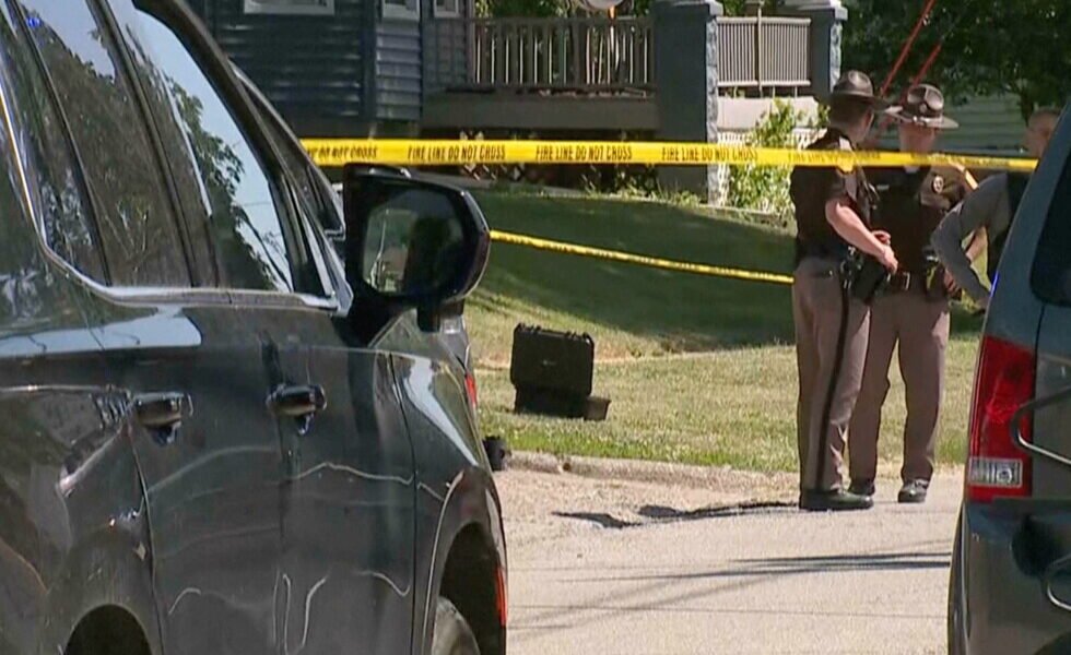 Police investigate Iowa man suspected of killing 6 of his relatives and then himself
