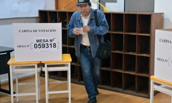 Peru polls open in Keiko Fujimori, Roberto Sanchez presidential runoff