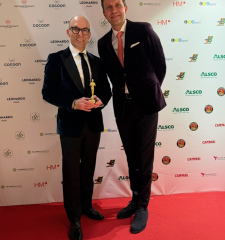 Dr. Michael Toedt, Founder and CEO of dailypoint, receives the Lifetime Achievement Award