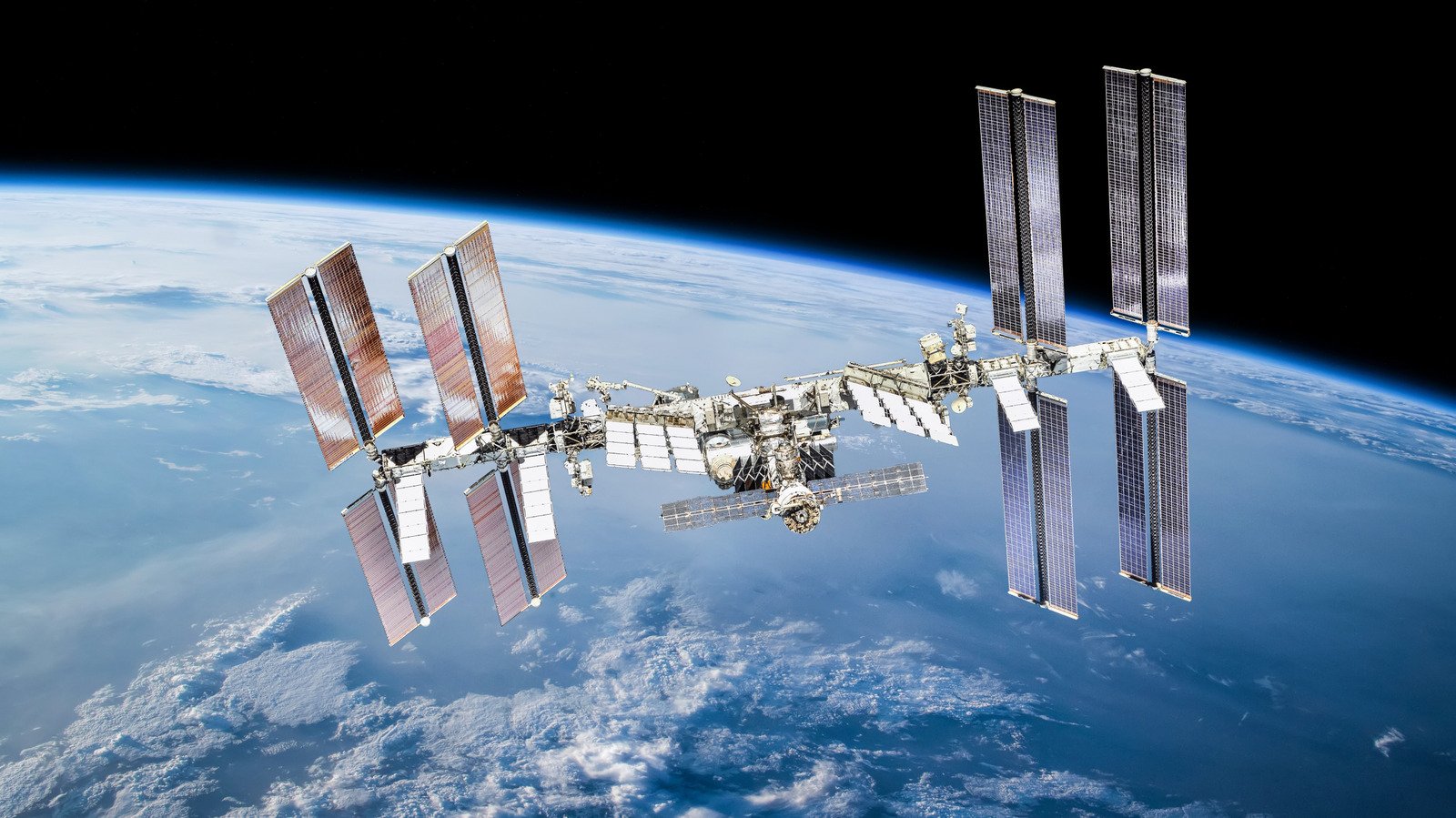 ISS astronauts had to shelter in place in the SpaceX Dragon capsule because of an air leak – Engadget